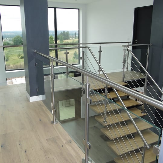 Rampe et garde-corps inox et verre dans une villa à Tanger — WeAlu